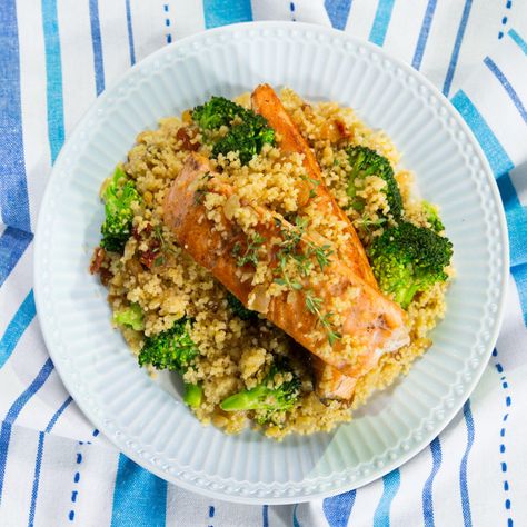 If you’re looking for the perfect side for your salmon, both light and rich in flavor, try pairing it up with couscous and broccoli. We recommend you add raisins, for their sweet flavor, and pine nuts, for a bit of crunch. Salmon With Couscous, Broccoli Couscous, Salmon With Broccoli, Salmon Couscous, Salmon Broccoli, Salmon And Broccoli, Nutrition Chart, Broccoli Recipe, Pine Nut