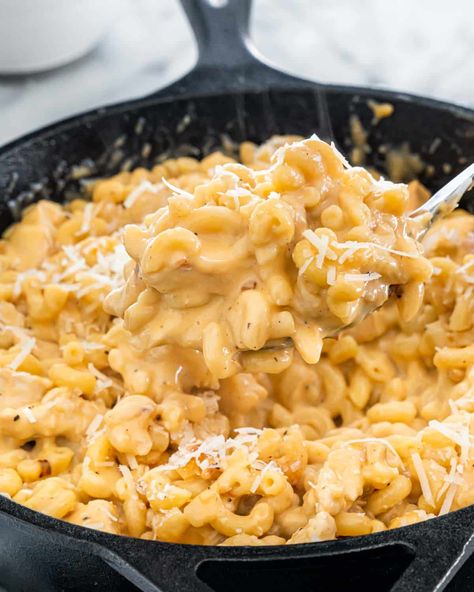 Chicken Mac and Cheese Chicken Mac And Cheese Recipe, Chicken Mac And Cheese, Loaded Chicken, Cheesy Chicken Pasta, Cheese Keto, Chicken Tikka Masala Recipes, Jo Cooks, Macaroni Recipes, Baked Mac N Cheese