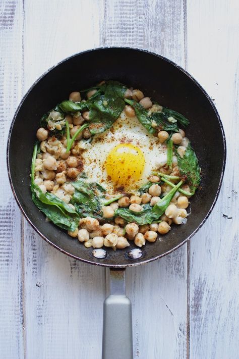 Single Serve Egg and Chickpea Breakfast Garbanzo Bean Breakfast, Chickpeas Breakfast, Chickpea Breakfast, Chickpea Skillet, Breakfast Ideas With Eggs, Ideas With Eggs, Bean Breakfast, Garbanzo Bean Recipes, Egg Spinach