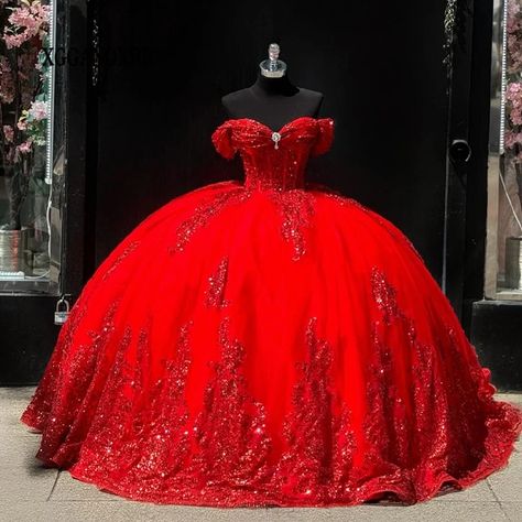 Red 15 Dresses Quinceanera, Red Quince Ideas, Red Quince Dress, Red Quince Theme, Quinceanera Dresses Ideas, Quince Dress Ideas, Red Quinceanera Ideas, Princess Sweet 16, Dream Quinceanera