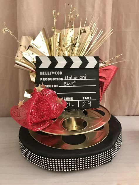 Oscars Theme Party Centerpieces, Hollywood Theme Centerpieces Diy, Grammy Themed Party, Hollywood Themed Centerpieces, Hollywood Table Centerpieces, Red Carpet Prom Centerpieces, Grammy Themed Party Decoration, Movie Theater Centerpieces, Movie Premiere Prom Theme