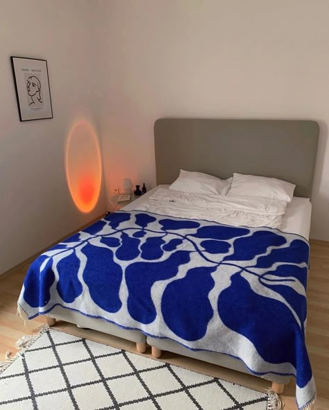 Bedroom Inspirations Colour, Cobalt Blue Room, Cobalt Blue Living Room, Cobalt Bedroom, Cobalt Blue Interior, Cobalt Blue Bedroom, Cobalt Blue Aesthetic, Orange And Blue Aesthetic Bedroom, Cobalt Blue And Orange