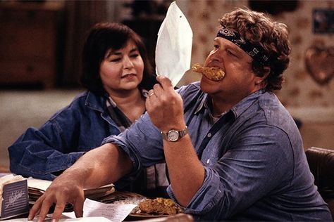 John Goodman Roseanne, Dan Conner, Roseanne Tv Show, Roseanne Show, 90s Tv Shows, Roseanne Barr, John Goodman, Childhood Tv Shows, Police Detective