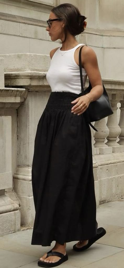 Flowy Skirt Outfit, Long Black Skirt Outfit, Black Skirt Outfit Summer, Black Maxi Skirt Outfit, Maxi Skirt Outfit Summer, Skirt Outfit Summer, Rok Outfit, Sweat Gris, Black Skirt Outfits