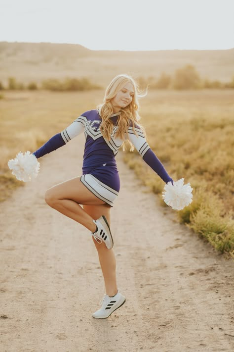 Senior Picture Ideas Cheerleading, Cheer Photoshoot, Dance Team Pictures, Cheerleading Senior Pictures, Cheer Picture Ideas, Dance Team Photos, Cheerleading Picture Poses, Cheerleader Poses, Cheerleading Poses