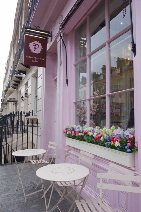 Cafe Reference, Purple Interior Design, Cake World, Cake Shop Design, Purple Cafe, Peggy Porschen Cakes, Peggy Porschen, Mobile Coffee Shop, Bakery Shop Design