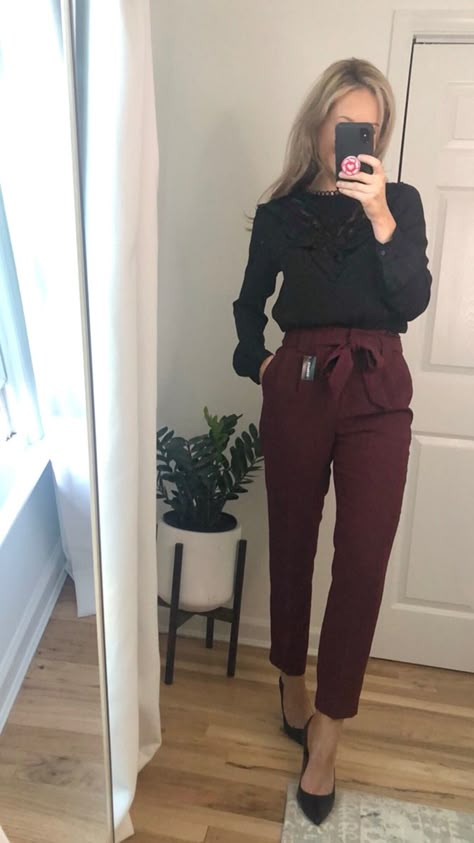 Dressy Work Outfits Fall, Black Pant Dressy Outfit, Banking Work Outfits, Valentines Work Outfits For Women, Slacks Dressy Outfit, Express Outfits Work, Express Work Outfits Women, Business Casual Birthday Outfit, Business Casual Outfits Pants