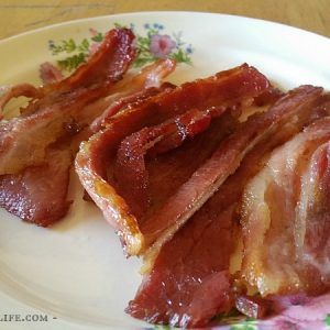 Homemade Bacon Wet Brine - A Farmish Kind of Life Bacon Brine Recipe, Pork Belly Brine Recipe, Buckboard Bacon, Grilled Sausage Recipes, How To Cook Turkey, Smoked Bacon Recipes, Curing Bacon, Cooking Turkey Bacon, Meat Curing