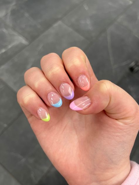 Nails Design Teenage, Preppy Oval Nails, Short Nail Designs Almond Shape French Tip, Short Acrylic Nails Almond French Tips Summer, Back To School Nails 10-11, Short Nail Painting Ideas, Nails Inspiration Back To School, First Day Of School Nails Short, Preppy Nail Ideas For Kids Short