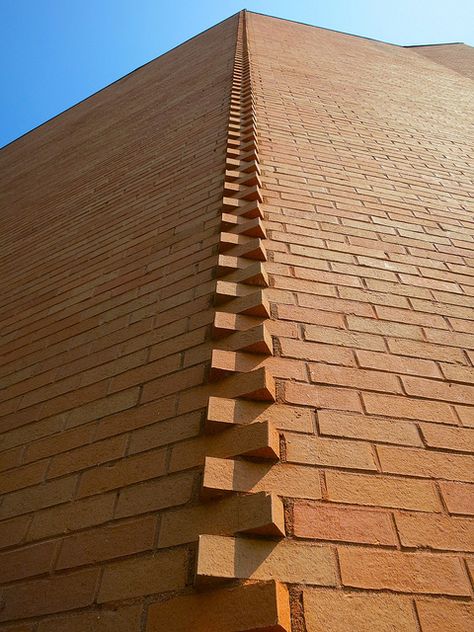 Tuskegee Chapel, exterior brick corner detail Exposed Brick Exterior, Chapel Exterior, Brick Corner, Raised Planters, Paul Rudolph, Stone Construction, Tuskegee University, Brick Works, Brick Laying