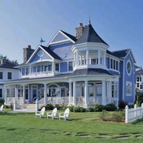 A Blue Victoria House, Very Nice Love the Porch up in the second floor Modern Victorian Homes, Fairytale Land, Victorian Style House, Victorian Style Homes, Casas Coloniales, Victorian Mansions, Interior Vintage, Casa Vintage, Porch And Balcony