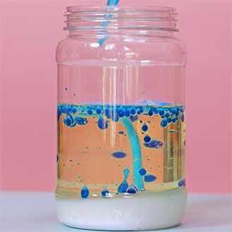 Lava Lamp Soda | ARM & HAMMER Baking Soda Project Baking Soda Lava Lamp, Crafts With Baking Soda, Things To Make With Baking Soda, Lava Lamp With Baking Soda, Baking Soda Experiments For Kids, Baking Soda Activities, Easy Lava Lamp, Baking Soda Science, Retro Lava Lamp