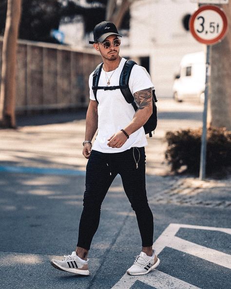 Ultraboost Outfit, Nature Sustainability, Sporty Outfits Men, Herren Style, Mens Casual Outfits Summer, Outfit Jeans, Most Comfortable Shoes, Sharp Dressed Man, Street Look