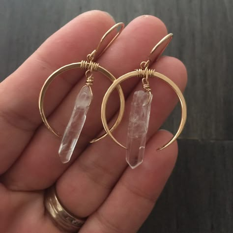 Diy Jewelry Videos, Crystal Quartz Earrings, Crescent Moon Earrings, Crystal Hoop Earrings, Earrings Inspiration, Quartz Jewelry, Handmade Wire Jewelry, Moon Earrings, Earrings Dangle