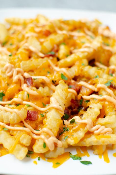 Texas Cheese Fries, Cheesy Fries, Seasoned Fries, Crispy Fries, Crispy Garlic, Bacon Fries, Tailgating Recipes, Special Sauce, Party Snack