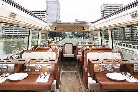 Bus Restaurant, Things To Do In Tokyo, Gourmet Meals, Tokyo Restaurant, Food Truck Business, Meals On Wheels, Sightseeing Bus, Food Truck Design, Camper Decor