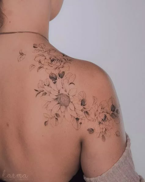 Shoulder Birth Flower Tattoo, Birth Flower Shoulder Tattoos, Back Tattoo Women Upper, Feminine Shoulder Tattoos, Floral Back Tattoos, Shoulder Sleeve Tattoos, Floral Tattoo Shoulder, Flower Tattoo Shoulder, Fine Line Tattoo