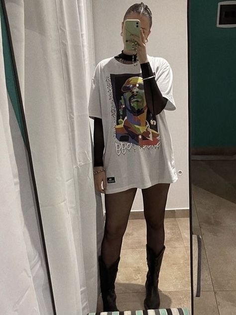 Oversized Tshirt With Mini Skirt, Street Wear Club Outfit, Night Rave Outfits, Bresh Festival Outfit Mujer, Rolling Loud Outfits Plus Size, Jersey Rave Outfit, The Band Camino Concert Outfit, Drake Concert Outfit Ideas Plus Size, Lany Concert Outfit Ideas