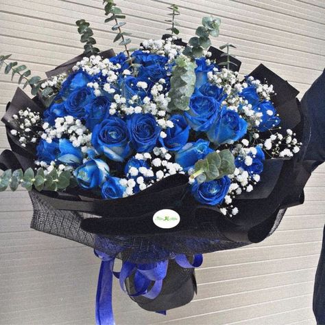 Dark Blue Flower Bouquet, Navy Bouquet, Blue And White Roses, Man Bouquet, Blue Flowers Bouquet, Flowers For Men, Dark Blue Flowers, Blue Graduation, Boquette Flowers