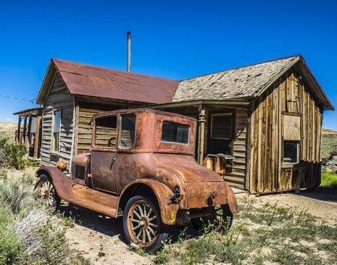 As you stroll through the town, you'll witness several old dilapidated structures that are typical of Nevada ghost towns. You can even go inside some of them and look around. Most of them look to be frozen in the time period in which they were built. Ghost Towns In Nevada, Weird Town, Native American Knowledge, Nevada Ghost Towns, Gothic Western, Overland Gear, Abandoned Town, Nevada Travel, Adobe House