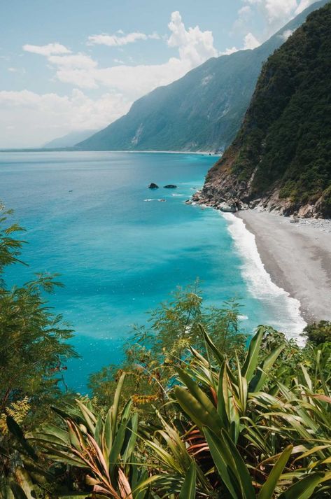 The 10 Best Taiwan Beaches You Need To Visit During Your Trip 1 Travel China, Taiwan Travel, Adventure Travel Explore, Taipei Taiwan, Travel Asia, Kids Travel, China Travel, Palau, Most Beautiful Beaches