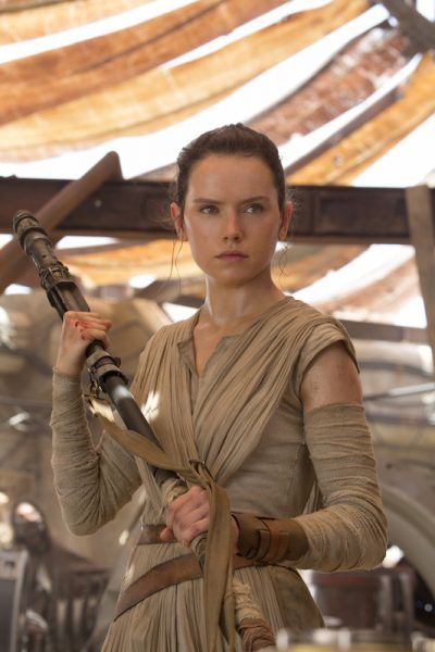 Star Wars Theories, Daisy Ridley Star Wars, Star Wars Rey, Rey Cosplay, Star Wars Sequel Trilogy, Star Wars Vii, Cosplay Reference, Star Wars Character, Episode Vii