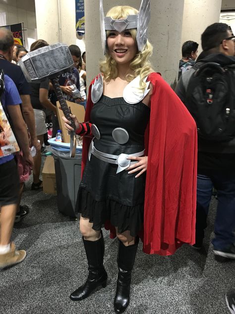 Diy Jane Foster Costume, Jane Thor Costume, Lady Thor Costume Diy, Lady Thor Costume, Jane Foster Costume, Halloween Diy Women, Female Thor Costume, Lady Thor Cosplay, Thor Halloween Costume