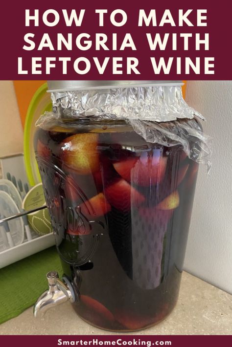 Leftover Red Wine Recipes, Wine Recipes Drink, Kid Drinks Recipes, Red Sangria Recipes, How To Make Sangria, Red Wine Sangria, Red Wine Recipe, Leftover Wine, Sweet Red Wines