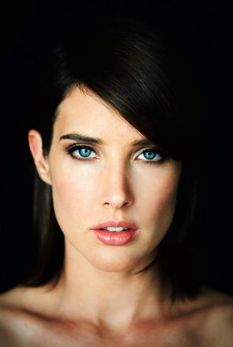 Cobie Smulders is such a pretty goof-ball!  She seems like she'd be an awesome chick to pal around with. Colbie Smulders, Robin Scherbatsky, Maria Hill, Cobie Smulders, Sofia Loren, Serge Gainsbourg, Brunette Woman, Jennifer Connelly, How I Met Your Mother