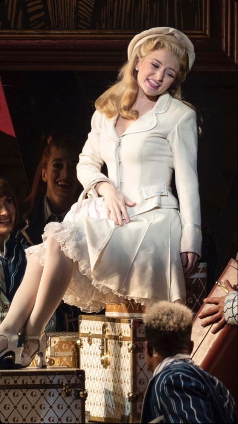 Glinda Broadway Outfit, Galinda Wicked Broadway, Musical Theatre Outfit Ideas, Assassins Musical, Glinda Aesthetic, Glinda Upland, Theater Musical, Broadway Outfit, Theatre Rehearsals