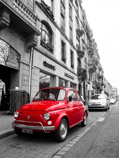 City Streets Photography, Summer Nature Photography, Color Splash Photography, Monochrome Wall, Splash Photography, Landscape Images, Black And White City, Falafels, Strasbourg France