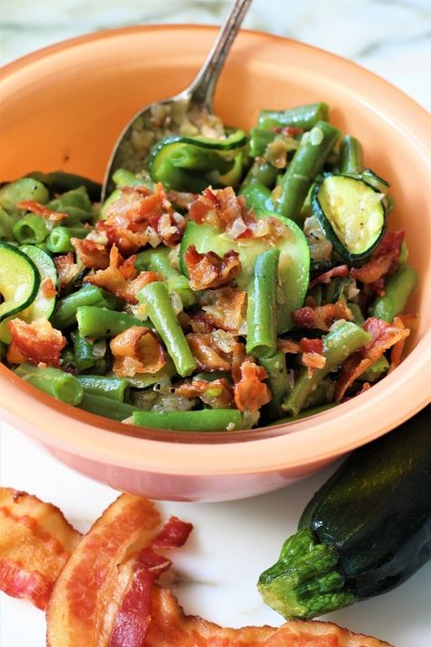 Green beans and zucchini with bacon make a mighty fine side dish. I use real butter and mineral salt, then sprinkled with a touch of black pepper. Fresh Green Bean Recipes, Zucchini Side Dishes, Fried Beans, Green Beans With Bacon, Fried Green Beans, Zucchini Recipe, Green Bean Salads, Vegetable Side Dishes Recipes, Mineral Salt