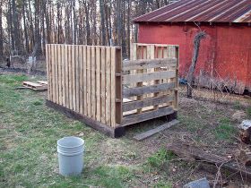 Pallet Chicken Coop, Chicken Coop Pallets, Chicken Coup, Diy Chicken Coop Plans, Chicken Tractor, Mountain Mama, Chicken Garden, Diy Chicken, Coop Plans