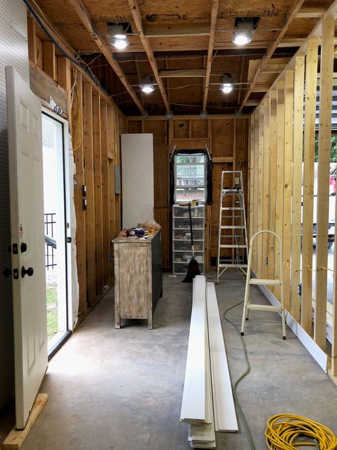 Carve out a space in the garage for a small home office. Small Garage Office, Garage Office Ideas Layout, Garage Office Ideas, Dream Office Space, Garage To Living Space, Garage Room, Small Garage, Garage Remodel, A Small House