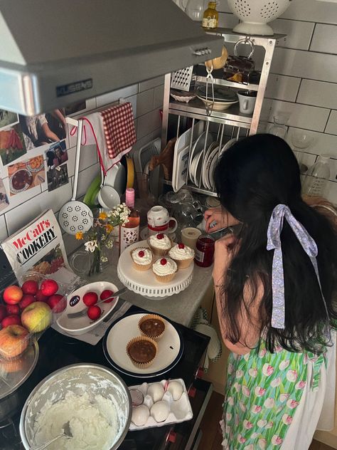 Cooking Aesthetic, Baking Aesthetic, Girl Cooking, Vision Board Photos, Romanticizing Life, Life Vision Board, Quiet Life, Manifestation Board, My Core