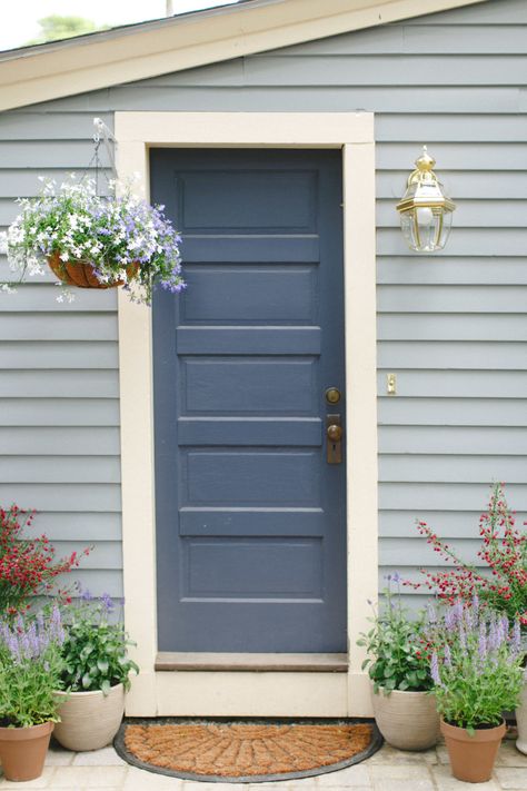 Now that the weather is finally starting to warm up, it’s time to think about getting your front door ready for summer. This moody blue paint color from the team at Style Me Pretty, is a great way to update your curb appeal. Pair with a light blue hue on the siding to tie this look together! Blue House Front Door Color Ideas, Light Blue House, Farm Exterior, Light Blue Houses, Blue Houses, Exterior Door Colors, Blue Siding, Best Front Doors, Blue Front Door