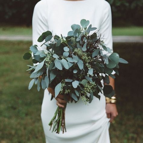 Greenery Wedding Bouquet, Greenery Bouquet, Minimalist Wedding Decor, Bouquet Bride, Secret Garden Wedding, Eucalyptus Wedding, Wedding Decor Inspiration, Deco Floral, Bride Bouquets