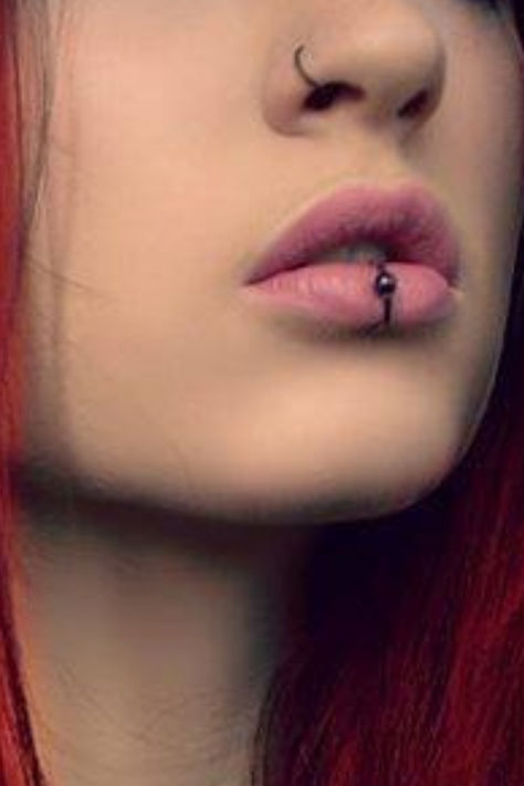 Black Nose Ring✨ 🔗 https://buff.ly/3umNR05 . . #BlackNoseRing #NoseRingStyle #PiercingFashion #BlackJewelry #NoseRingGoals #BodyPiercing #BlackBeauty #NoseRingLove Black Nose Ring Aesthetic, Nose Ring Black, Hoops Aesthetic, Black Nose Ring, Nose Hoop, Piercings And Tattoos, Black Jewelry, Ring Black, Black Rings