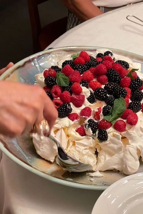 Eating Dessert Aesthetic, Summer Dessert Aesthetic, Healthy Dessert Aesthetic, Pavlova Aesthetic, Berries Cake, Pavlova Cake, Dessert Aesthetic, Pavlova Recipe, Food Inspo