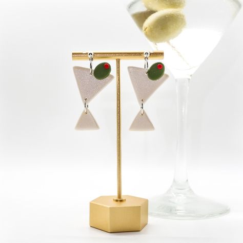 Handmade and unique polymer clay earrings featuring your favorite cocktail, the martini and a glass of red wine. Cottagecore Crafts, Big Food, Glowforge Ideas, Glass Of Red Wine, Earrings Food, Gifts 2023, Diy Drinks, Cocktail Earrings, Polymer Earrings