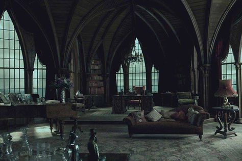 Ophya why is your chaise in his office? Gothic Home Interior, Victorian Gothic Interior, Gothic Interior Design, Slytherin Common Room, Gothic Living Room, Gothic Interior, Gothic Bedroom, Modern Gothic, Gothic Furniture