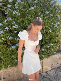 White Dress Outfit Summer, White Dress Aesthetic, Sunmer Dresses, Pretty White Dress, Aesthetic Dress, Frilly Dresses, Dress Aesthetic, White Short Dress, Grad Dresses