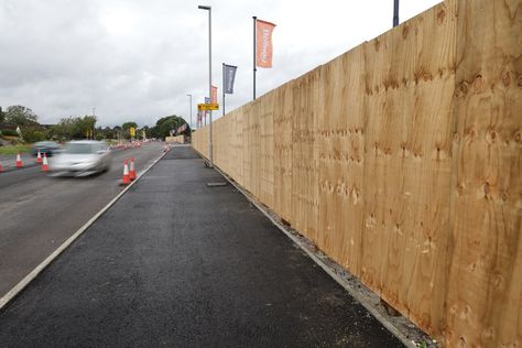 LOCALS living in the shadow of an eight-foot privacy fence say it blocks their view – and they’re fighting back. The “ugly” fence has popped up around a massive construction site in Bournemouth, to the disgust of those living nearby. It’s been built to try to protect the residents and their homes from thick layers […] Bellway Homes, Thick Layers, Timber Structure, Privacy Fence, Wooden Fence, Bournemouth, Construction Site, The Shadow, Being A Landlord