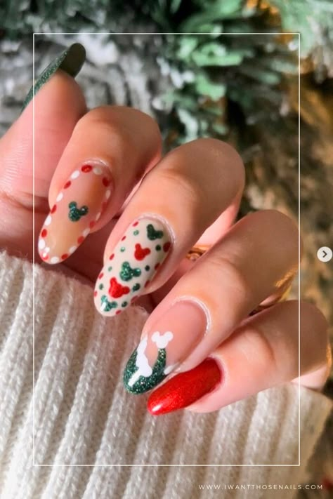 Disney Christmas Nails Designs Nail Ideas Mickey Mouse, Disney World Nails Christmas, Disney Inspired Nails Acrylic Simple, Subtle Disney Christmas Nails, Mexico Holiday Nails, Disney Christmas Nails Acrylic, Disney Christmas Nail Designs, Christmas Mickey Nails, Disney Christmas Nail Art