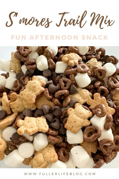 This S’mores Trail Mix is such a fun afternoon snack for kids, and it’s tasty too! Trail Mix With Marshmallows, S Snacks Preschool, Smore Snack Mix For Kids, Trail Mix Bar Birthday Party, Smores Trail Mix Recipe Golden Grahams, Trail Mix With Golden Grahams, Gluten Free Nut Free Trail Mix Recipes, After School Treats For Kids, September Snacks For Kids