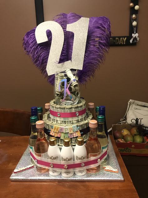 21st Birthday Money Ideas, 21st Birthday Money Cake, 21 Birthday Cake Ideas For Her, Booze Gift, Money Birthday Cake, Beer Cakes, 21 Birthday Ideas, Liquor Cake, Birthday Money Gifts