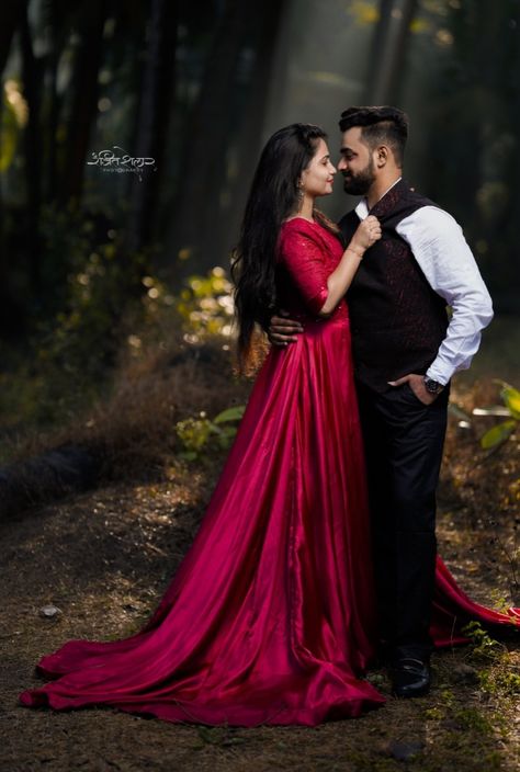 Couple Poses For Prewedding, Indian Prewedding Photoshoot Ideas, Prewedding Poses Indian, Pre Wedding Shoot Ideas Indian Couple Photos, Pre Wedding Couple Poses Photography Indian, Pre Wedding Indian Photoshoot, Priweding Photos Indian, Postweddingshoot Ideas, Pree Weeding Pose Indian