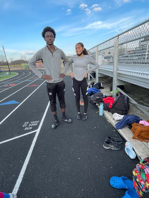 Track Workout Outfits, Track And Field Couples, Track Couple Goals, Track Boyfriend, Track Couples, Track Szn, Athletic Couples, Track Aesthetic