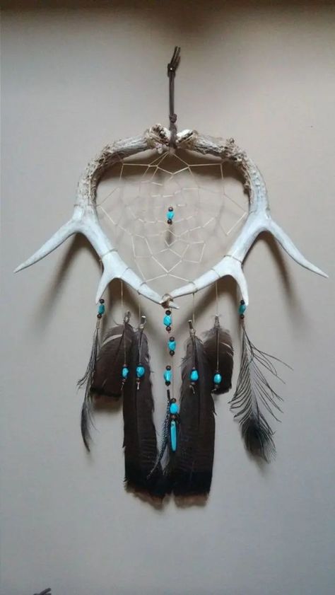 antler dream catcher Antler Hanging Ideas, Deer Antler Dream Catcher Diy, Crafts With Deer Antlers, Things To Do With Deer Antlers, Moose Antler Art, Diy Antler Chandelier, Deer Antler Crafts Ideas, Deer Antler Crafts Diy, Diy Antler Projects