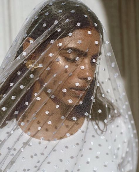 VOWS of Style on Instagram: “The Aletta veil by @lola.varma.bridal // Dreamy 📸 via @cortaknee #bridestyle #weddinginspiration . . #vowsofstyle #bridetobe #bridalstyling…” Lola Varma, Wedding Ideas 2024, Polka Dot Veil, Monty Python, Julia Roberts, Bride Style, Wedding Veils, Bridal Inspiration, Wedding Veil